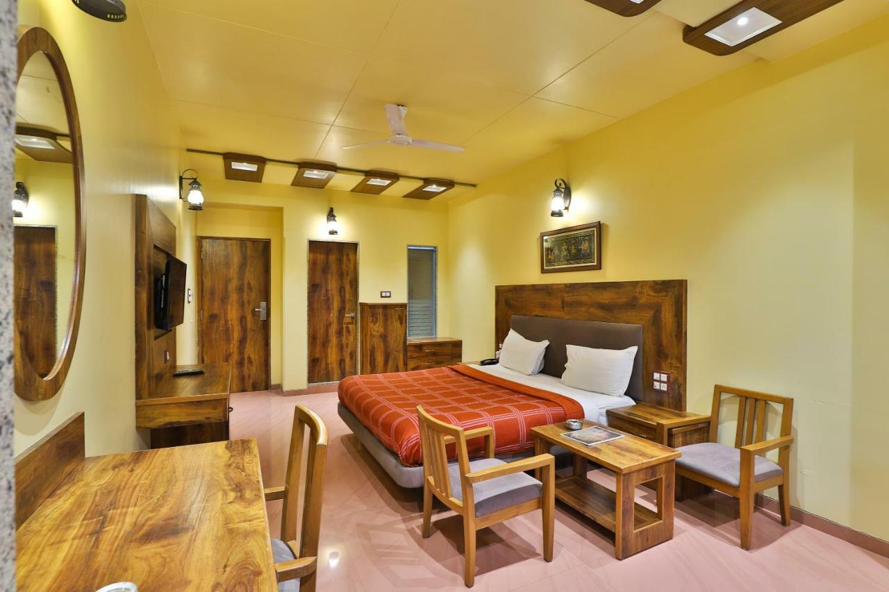 Palette - Hotel Ocean Inn Daman Extérieur photo