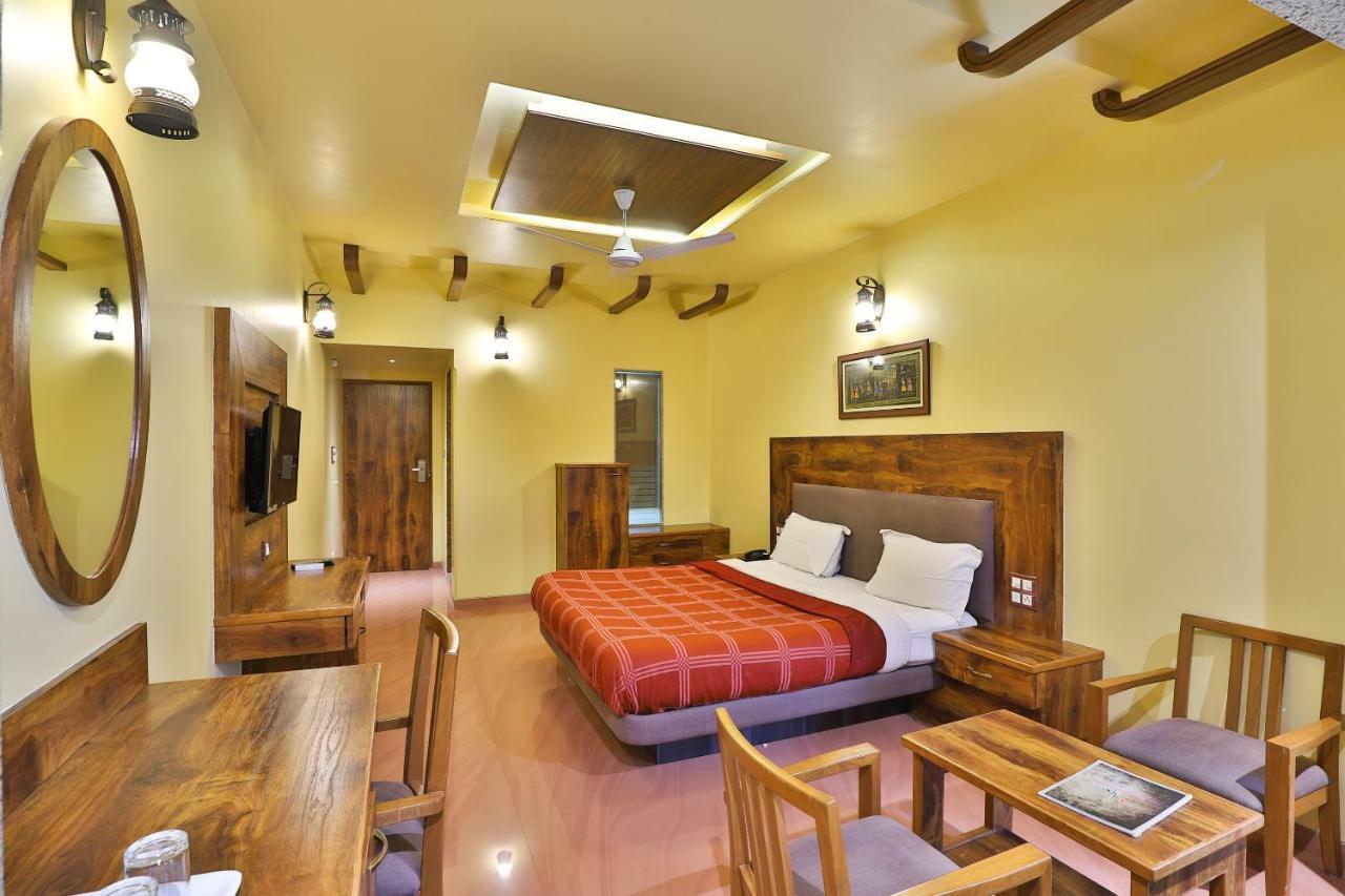 Palette - Hotel Ocean Inn Daman Extérieur photo