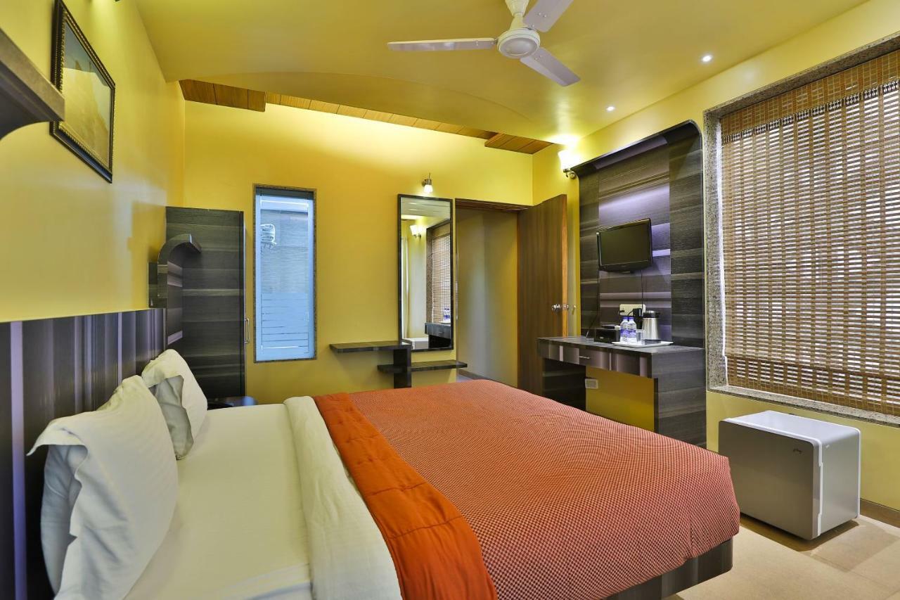 Palette - Hotel Ocean Inn Daman Extérieur photo