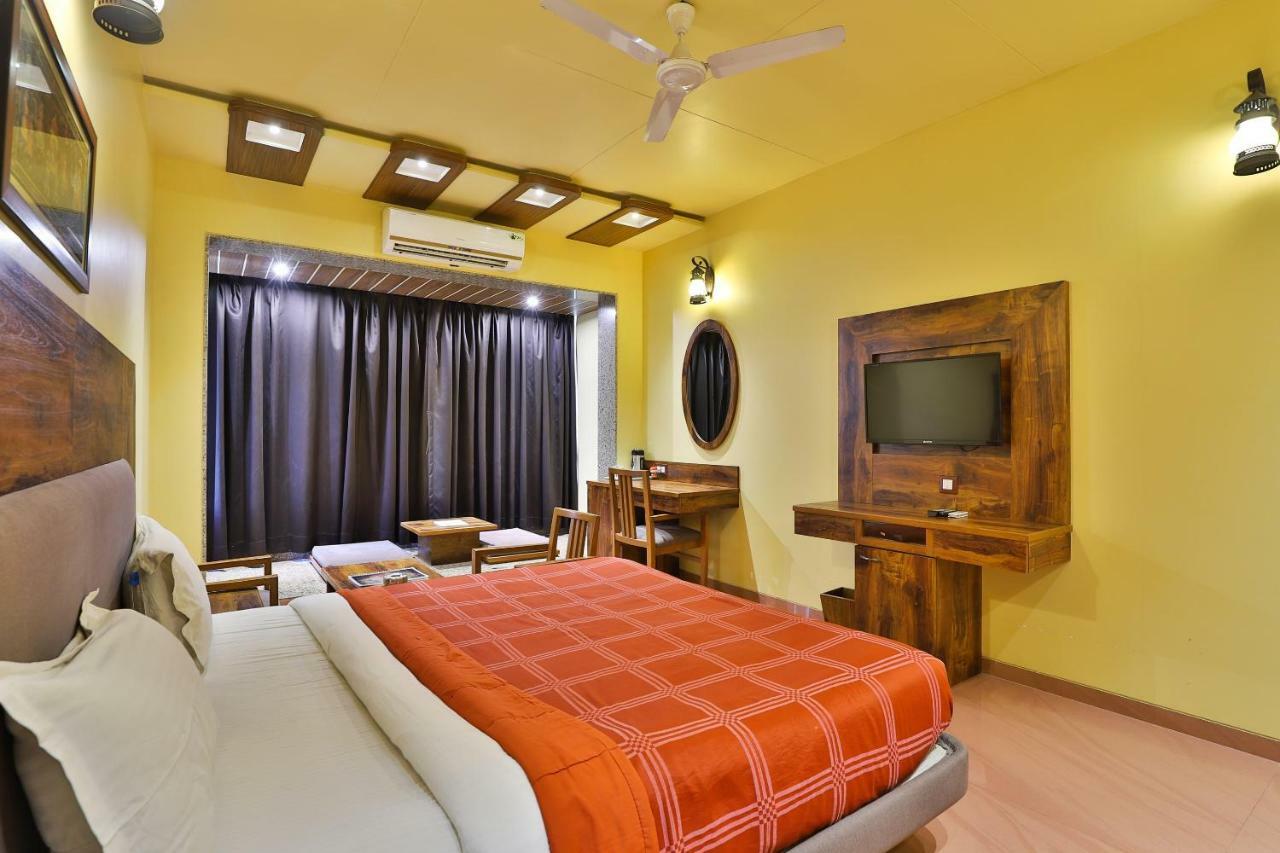 Palette - Hotel Ocean Inn Daman Extérieur photo