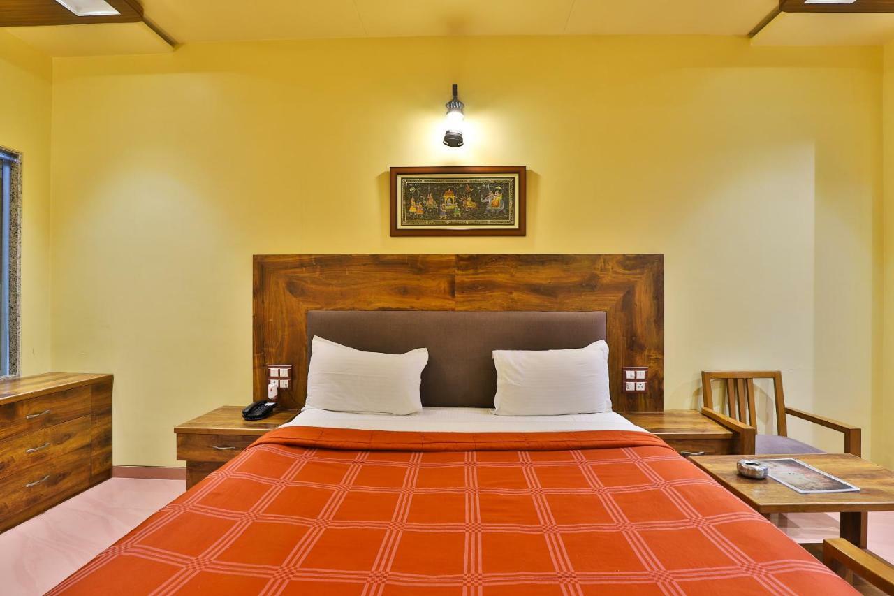 Palette - Hotel Ocean Inn Daman Extérieur photo