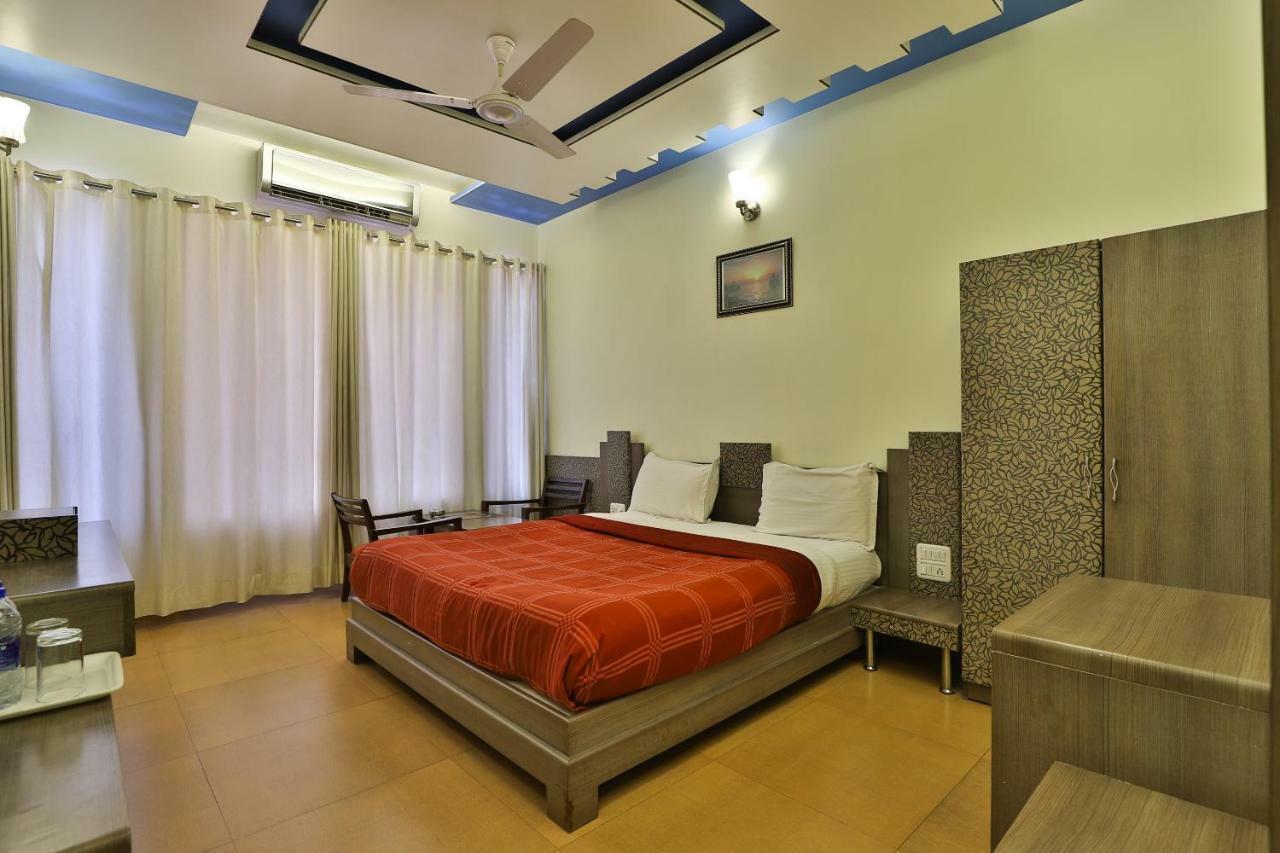 Palette - Hotel Ocean Inn Daman Extérieur photo